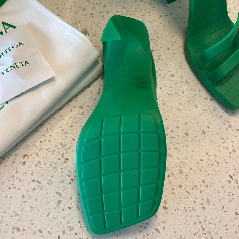 NEW Bottega Veneta Jimbo Sandal in Parakeet Green Size IT/EU 39 - Retail $890 - Picture 13 of 16